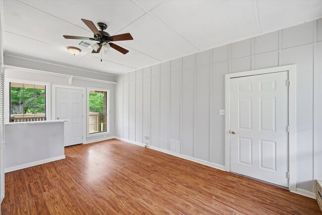 Building Photo - Spacious 4BR Home in Clinton School District with Multiple Living Areas