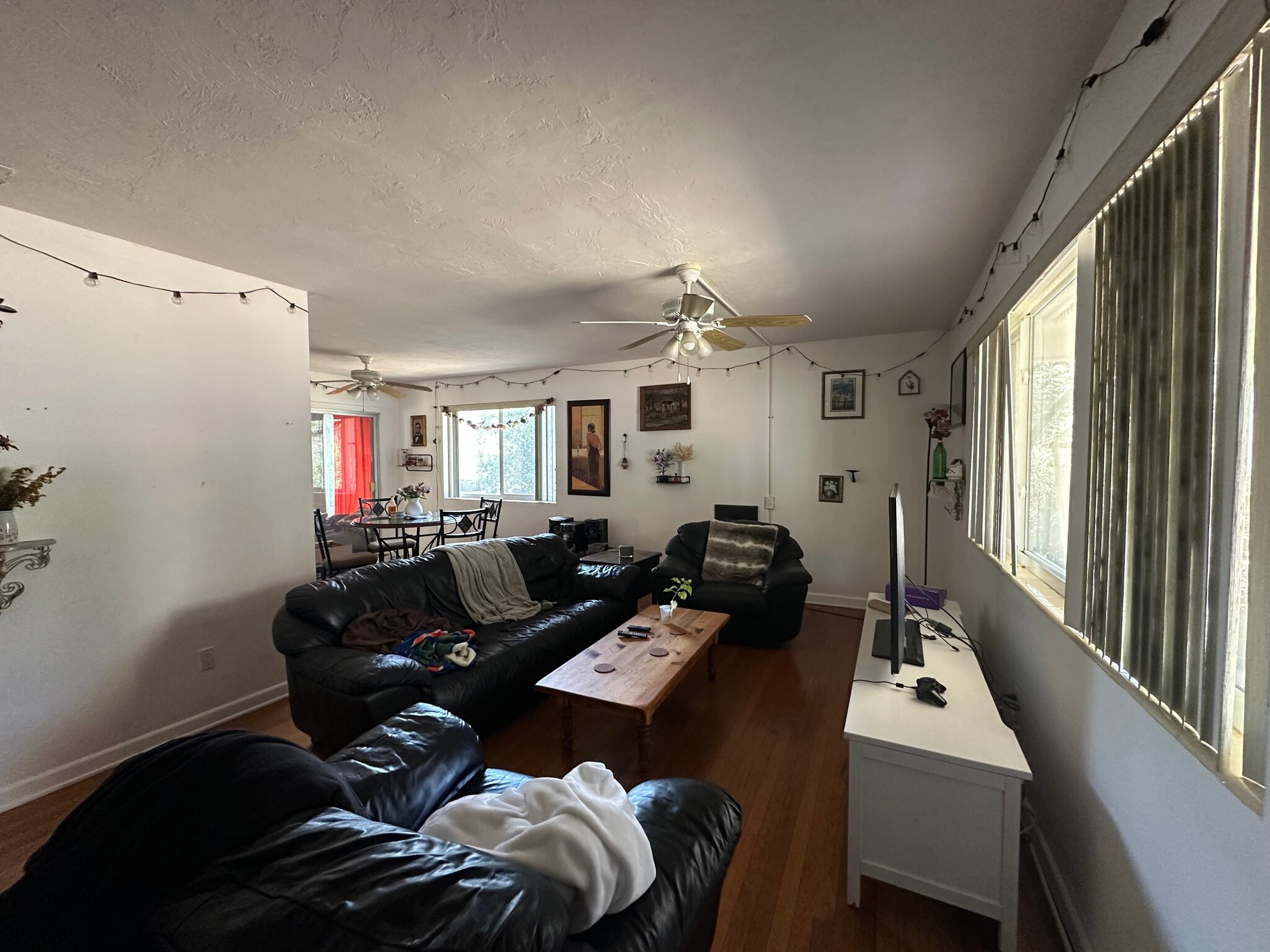 Living room - 3125 W University Ave