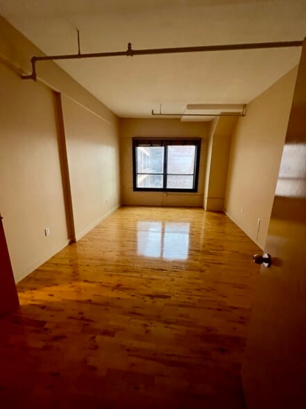 MASTER BEDROOM - 210 Lincoln St