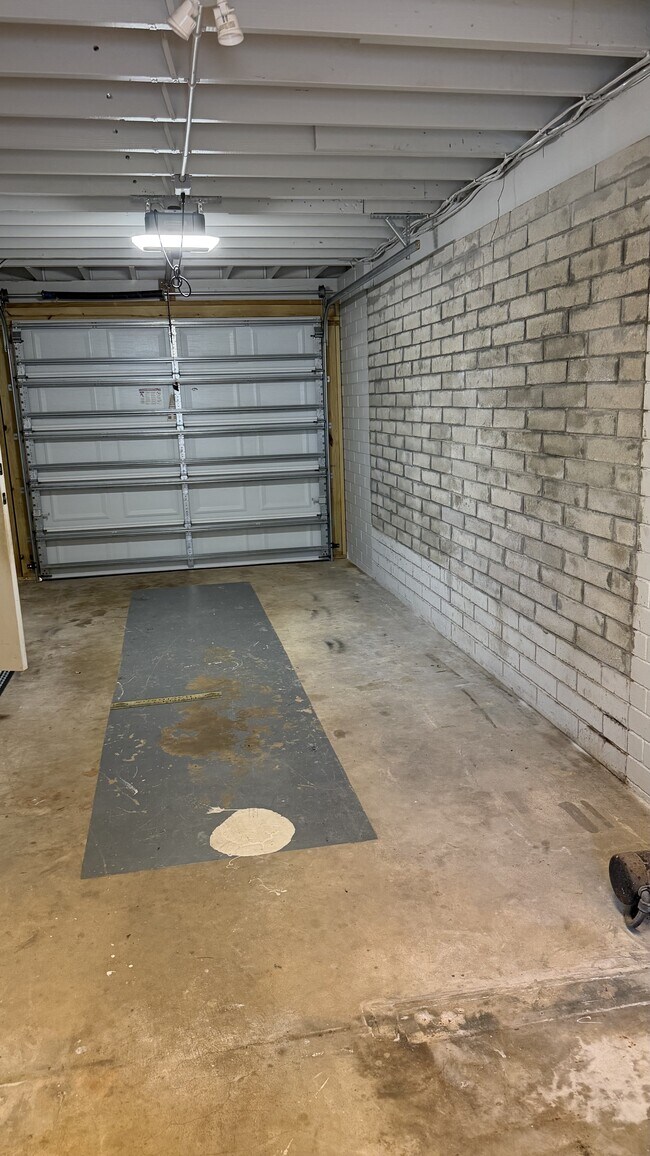 Building Photo - 215 Woodland Ave