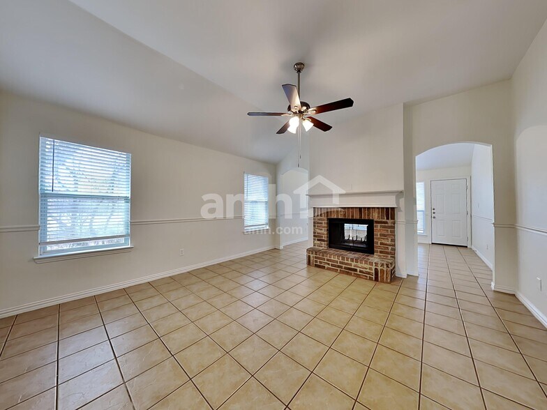 Building Photo - 87 Elmwood Trail