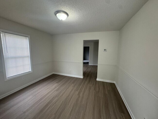 Building Photo - 126 Woodside Ave