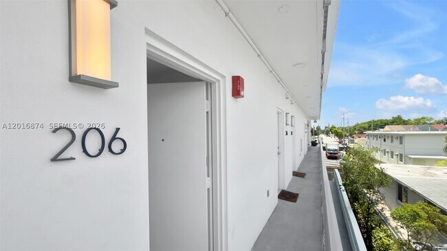 Building Photo - 1536 NW 15th Ave