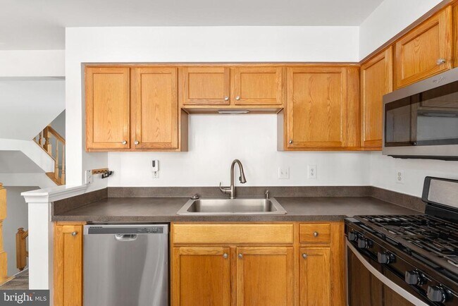 Building Photo - 7102 Finch Ln