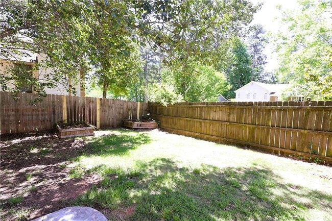 Building Photo - 1092 Mountain Springs Dr