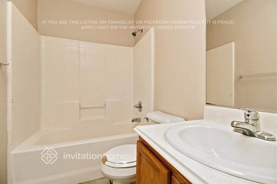 Building Photo - 5925 Kenmore St