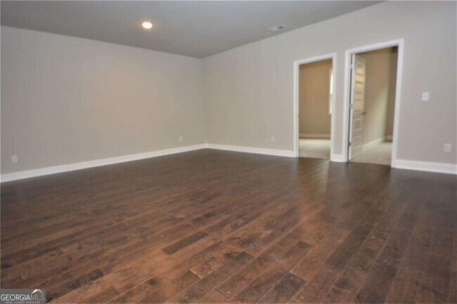 Building Photo - 2170 Manor Pointe Dr