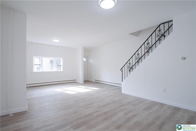 Building Photo - 541 Jischke St