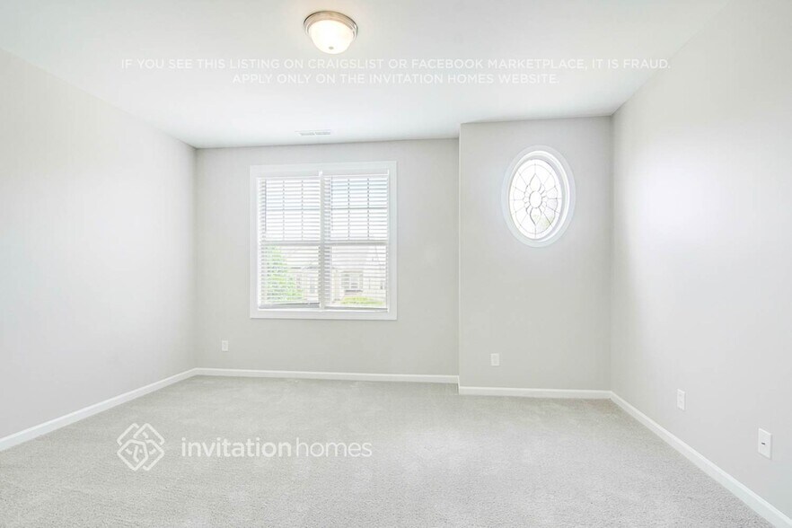 Building Photo - 26 Crest Cir
