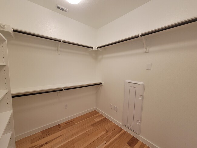Building Photo - 102 Tendick St