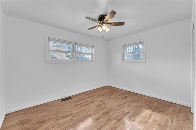 Building Photo - 3070 W Mt Comfort Rd