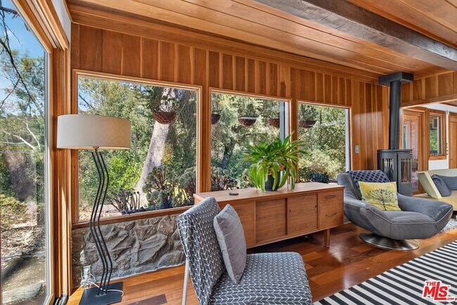 Building Photo - 1738 Topanga Skyline Dr
