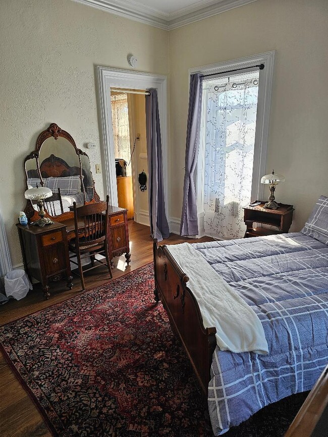 Building Photo - 936 Main St