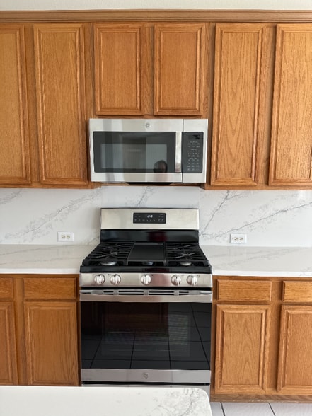 Building Photo - 4205 Lakeside Dr