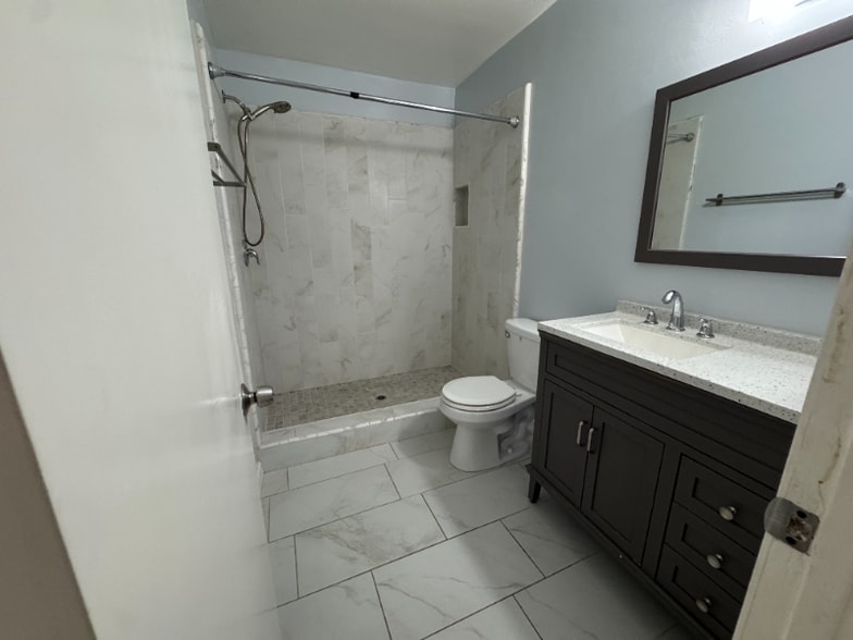 Building Photo - 1012 Valhalla Dr