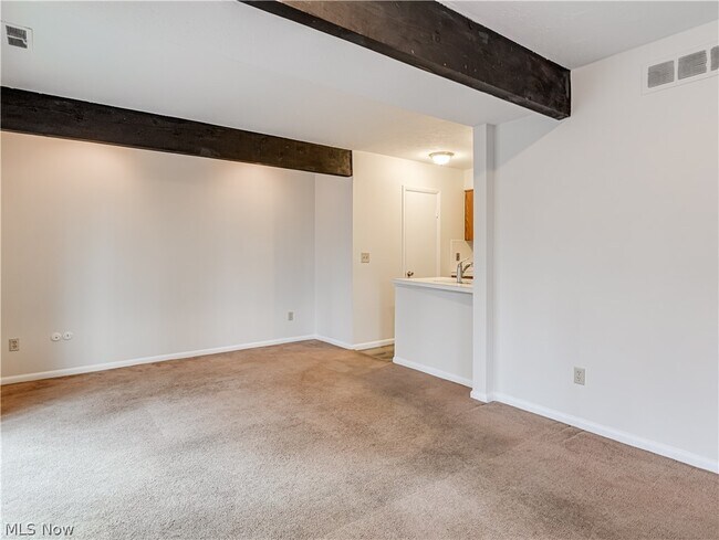 Building Photo - 2550 Chamberlain Rd