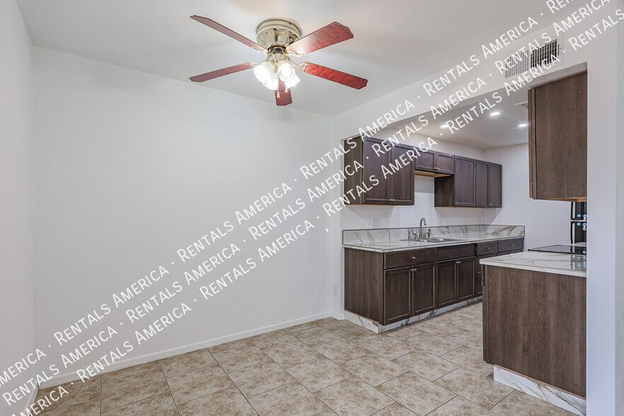 Building Photo - 6058 W Golden Ln