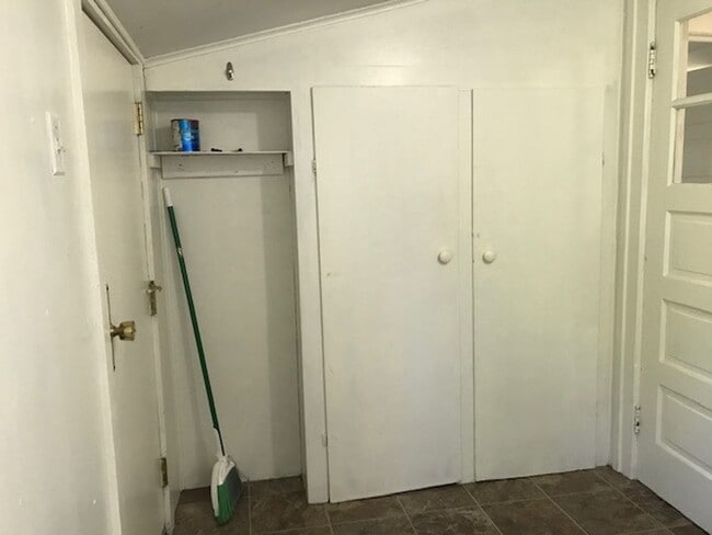 Building Photo - 3 Bedroom, 1 Bathroom Home in Sunnyland! PRELEASE NOW!