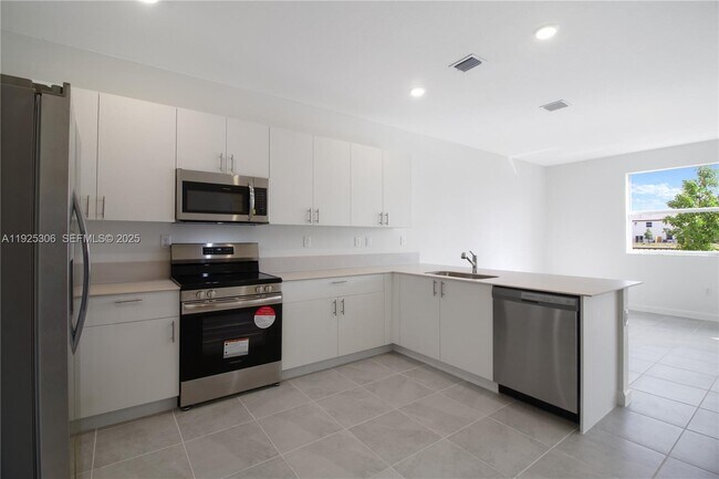 Building Photo - 2729 SE 25th Ave