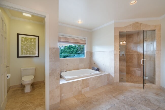 Building Photo - Portlock Paradise