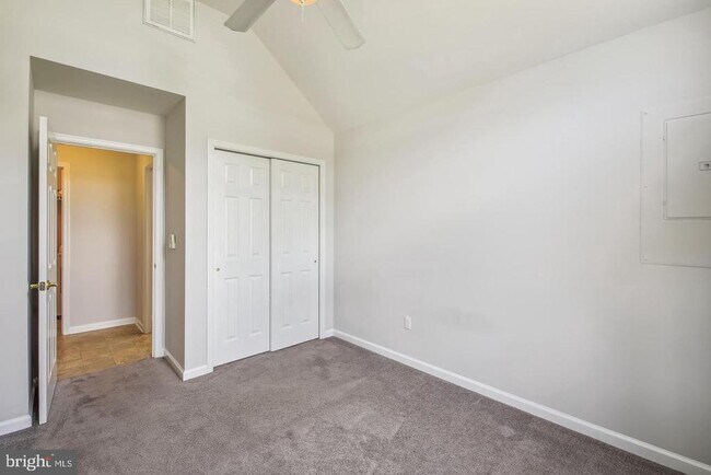 Building Photo - 102 Hunter's Way