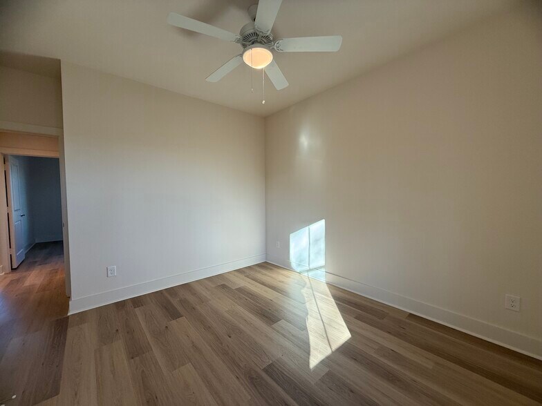 Building Photo - 207 Railroad Ave