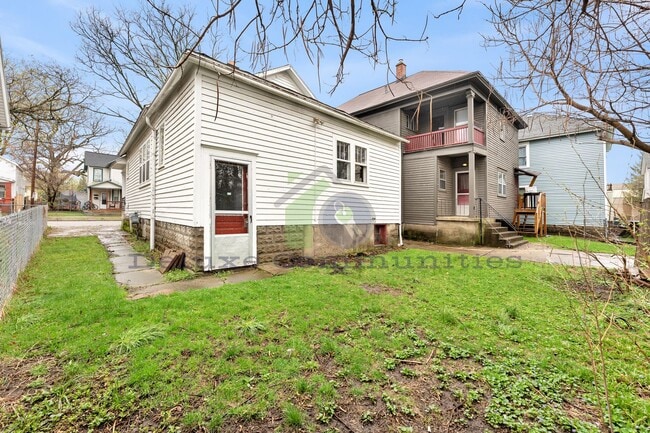 Building Photo - WEST SIDE! 2 Bedroom Single Family Home! JUST LISTED!