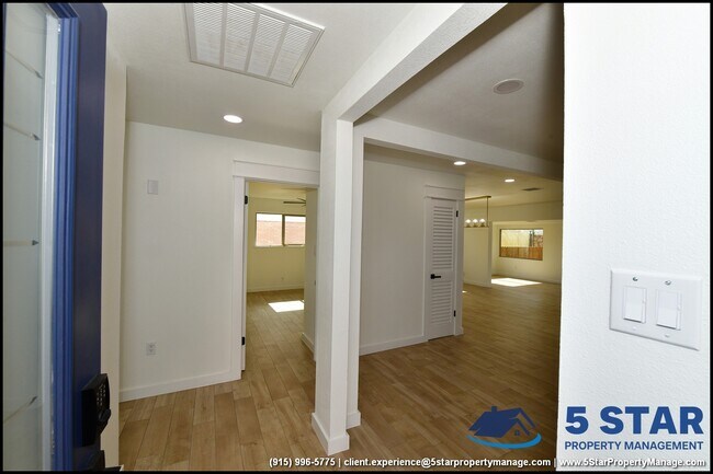 Building Photo - 3217 Wedgewood Dr