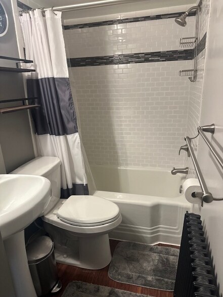 Building Photo - 2807 Harview Ave