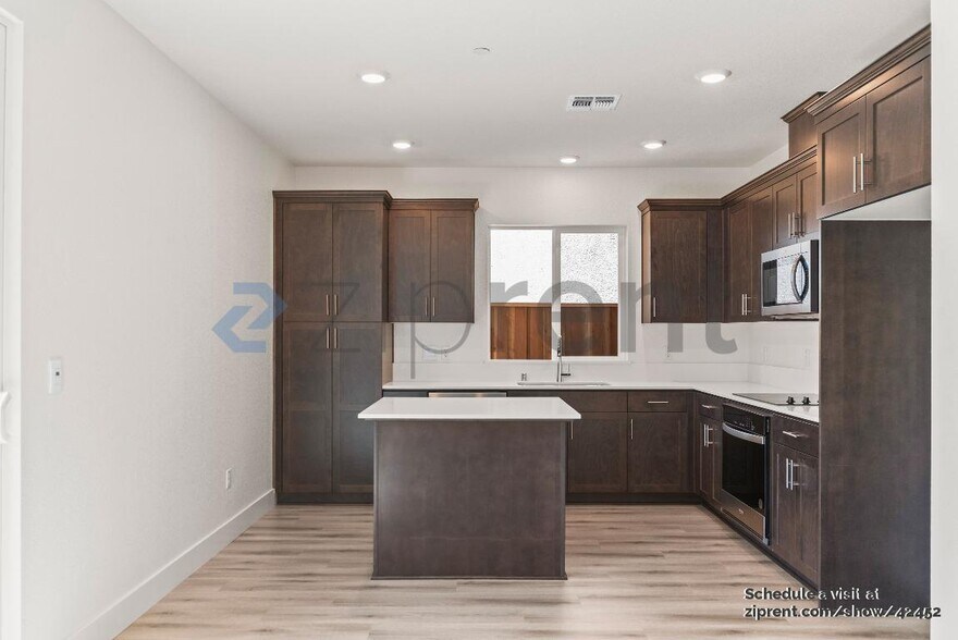 Building Photo - 24771 Manzanita Dr