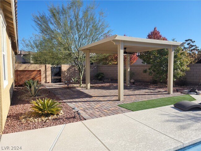 Building Photo - 9149 Cocowoods Pl