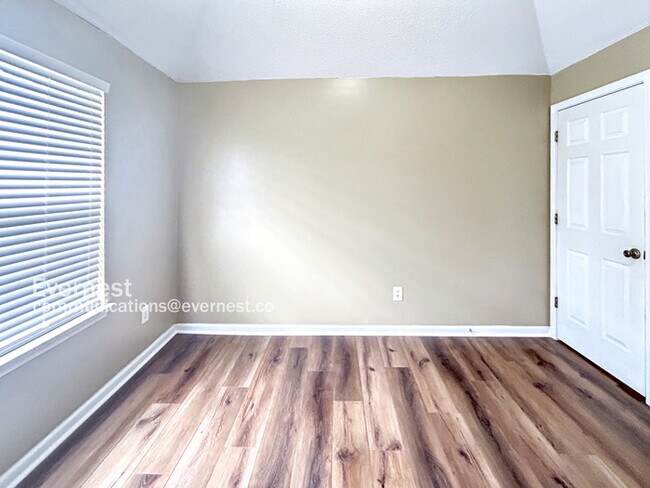 Building Photo - 7105 Mahogany Dr