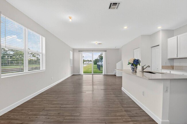 Building Photo - 4645 Meyerson Pl