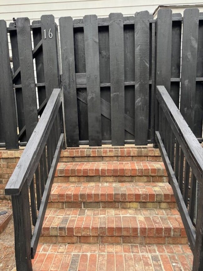 Building Photo - 610 Park Ave