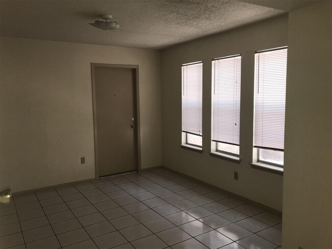 Building Photo - 10628 B SPRINGWOOD