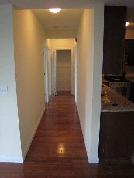 Building Photo - 51 Pitman St