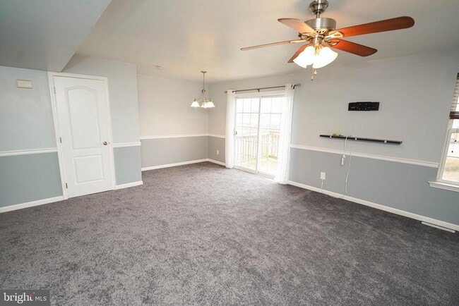 Building Photo - 641 Rosemary Dr