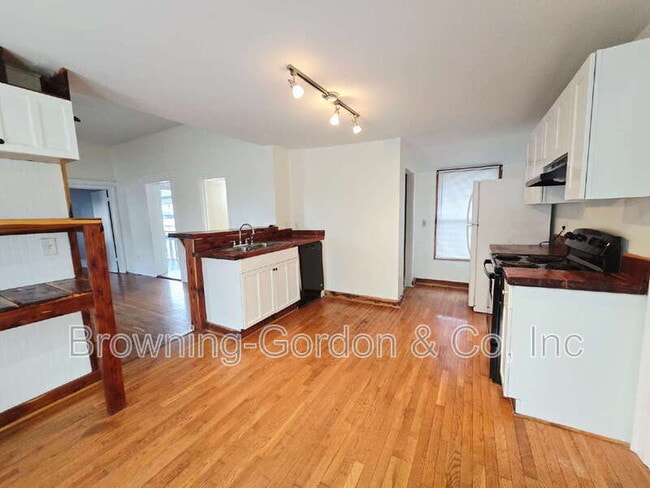 Building Photo - 1705 11th Ave N