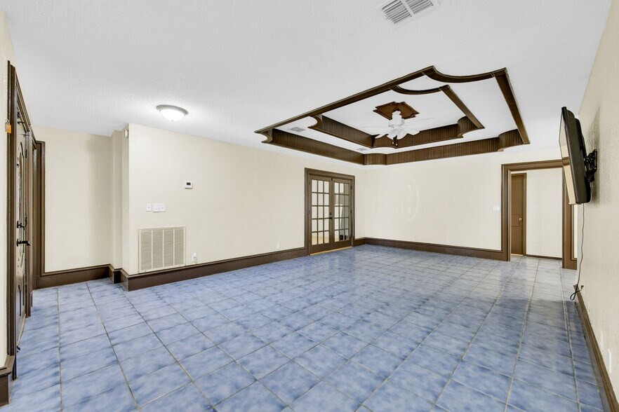 Building Photo - 2316 Pin Oak Rd