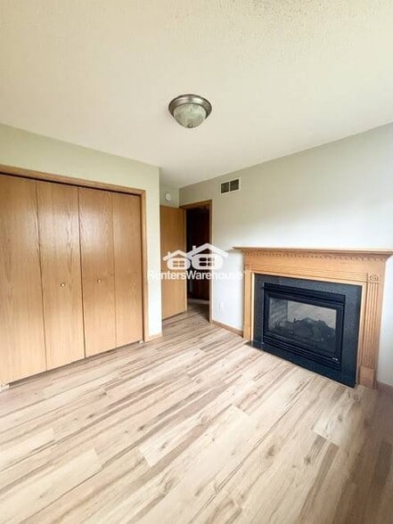 Building Photo - 224 5th Ave N