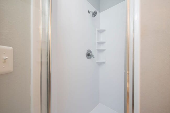 Building Photo - 2 Bedroom /2.5 bathrooms Town House. Just ...