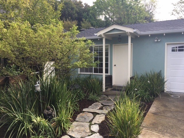 Building Photo - Charming home in great location with private studio unit