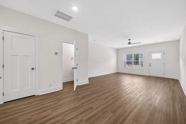 Building Photo - Pet Friendly Two Bedroom!