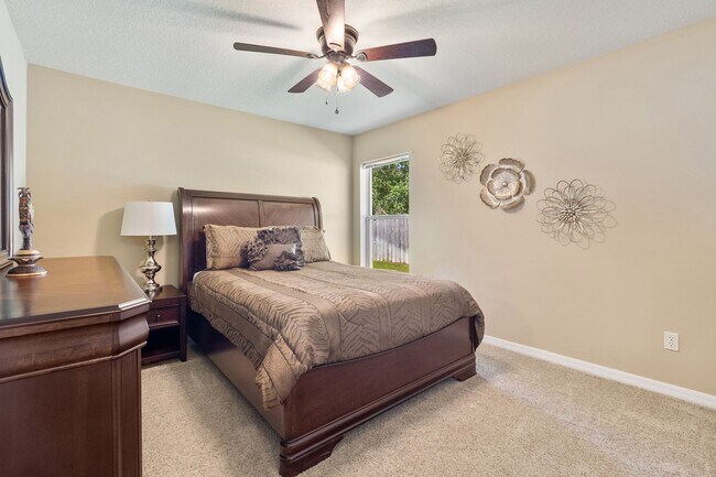 Building Photo - Fully furnished home