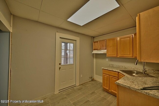 Building Photo - 1416 Capouse Ave