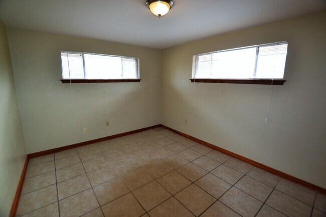 Building Photo - Vintage 3 Bedroom Home in Goodwood Homesites Neighborhood