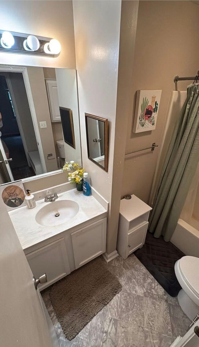 Building Photo - 120 Matthew Ct