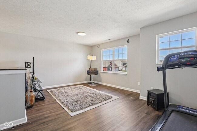 Building Photo - 6673 Laurelwood Dr