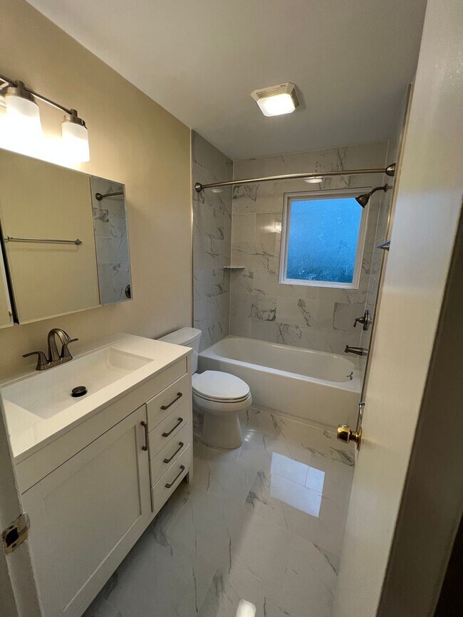 Building Photo - Single Family home in Alexandria- Minutes to Ft Belvior