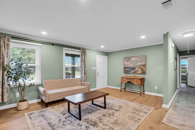 Building Photo - 9 Hillyer Dr